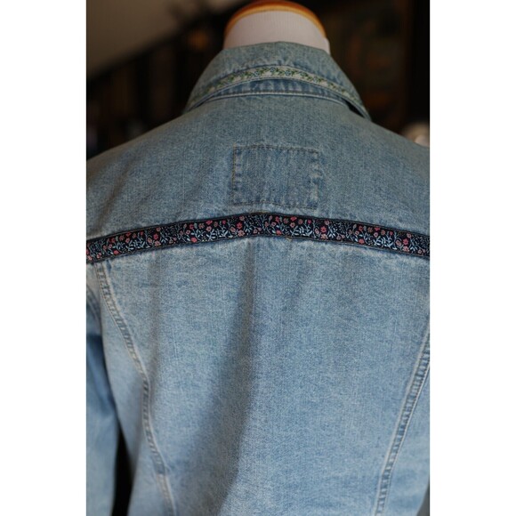 Vintage 90s Liz Claiborne Light Denim Jean Jacket Embroidered Floral Cottagecore - Picture 11 of 13